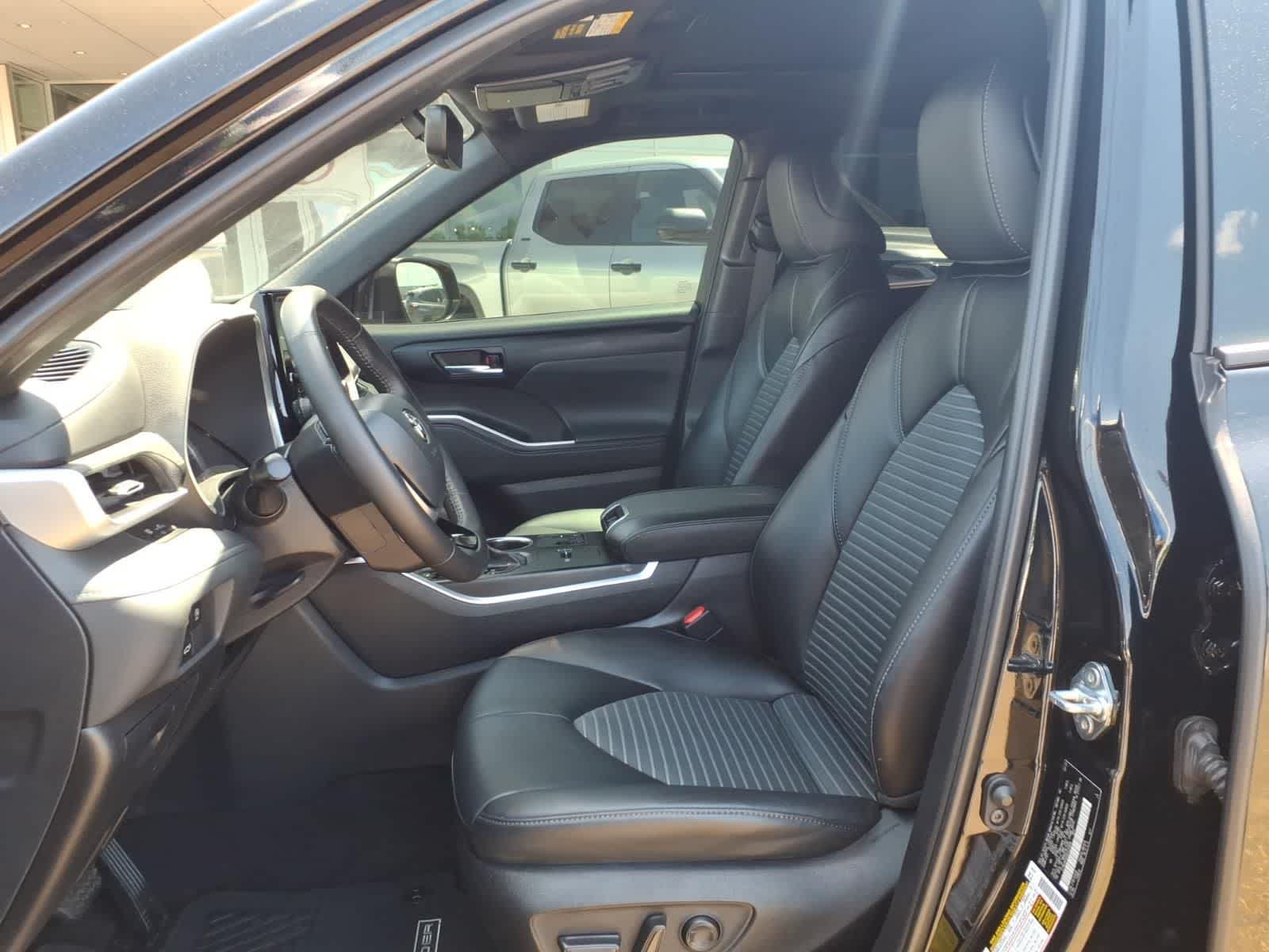 Thumbnail: 2024 Toyota Highlander - 25