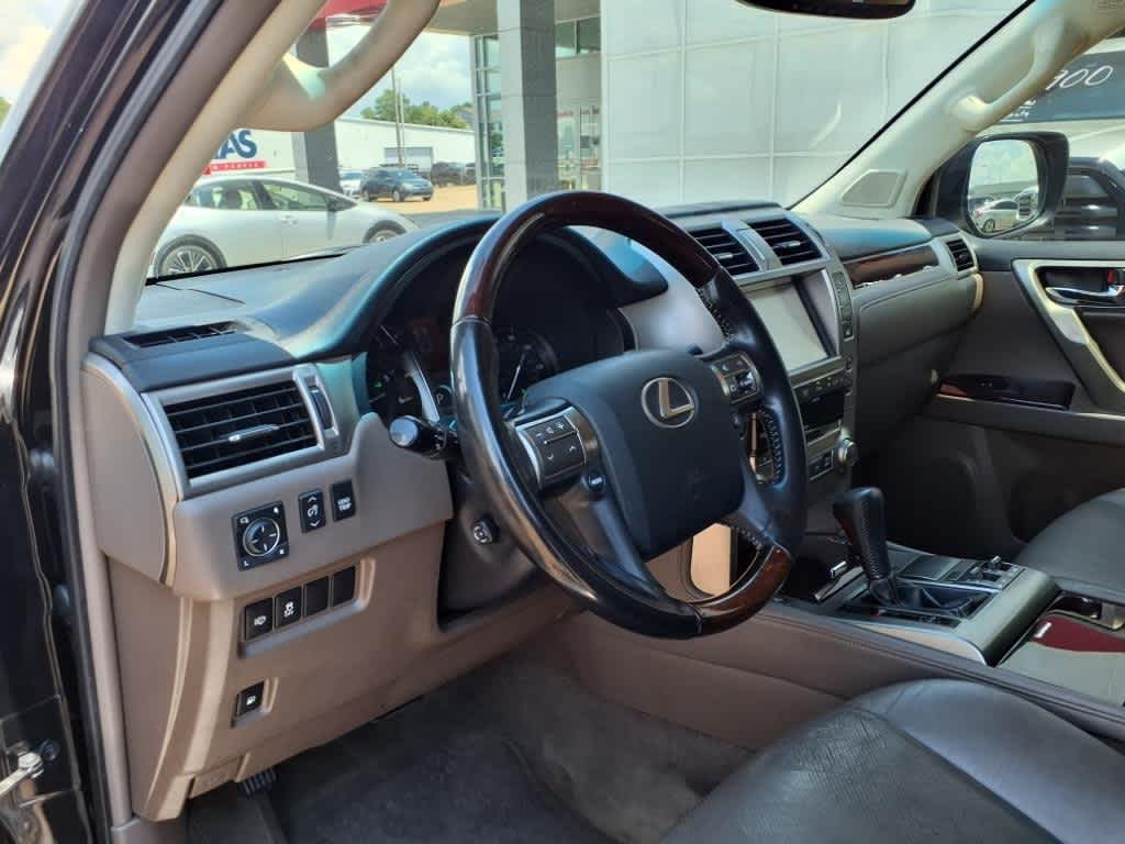 Thumbnail: 2017 Lexus GX - 10