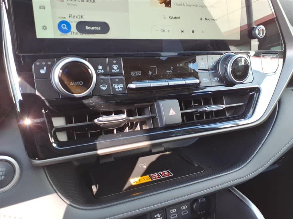 Thumbnail: 2026 Toyota Highlander - 20