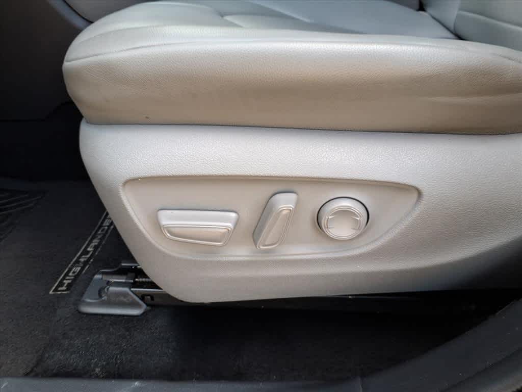 Thumbnail: 2020 Toyota Highlander - 12