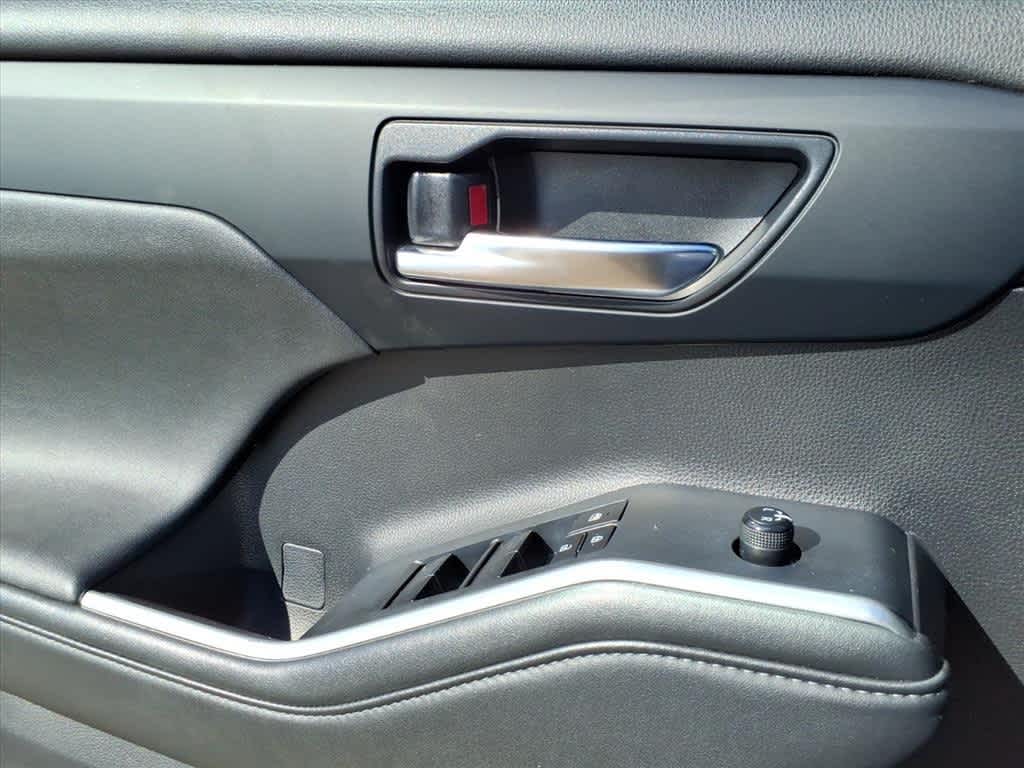 Thumbnail: 2023 Toyota Highlander - 13