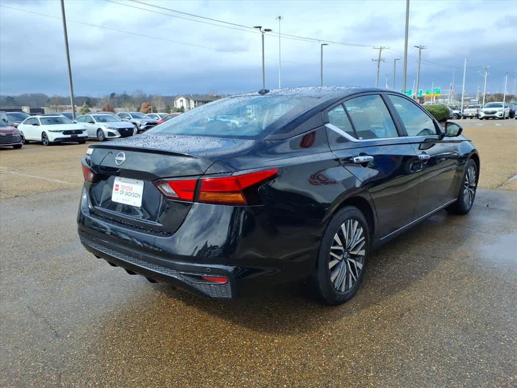 Thumbnail: 2025 Nissan Altima - 5