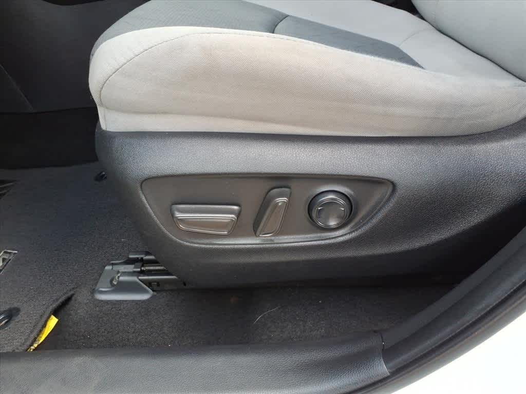 Thumbnail: 2022 Toyota RAV4 - 12