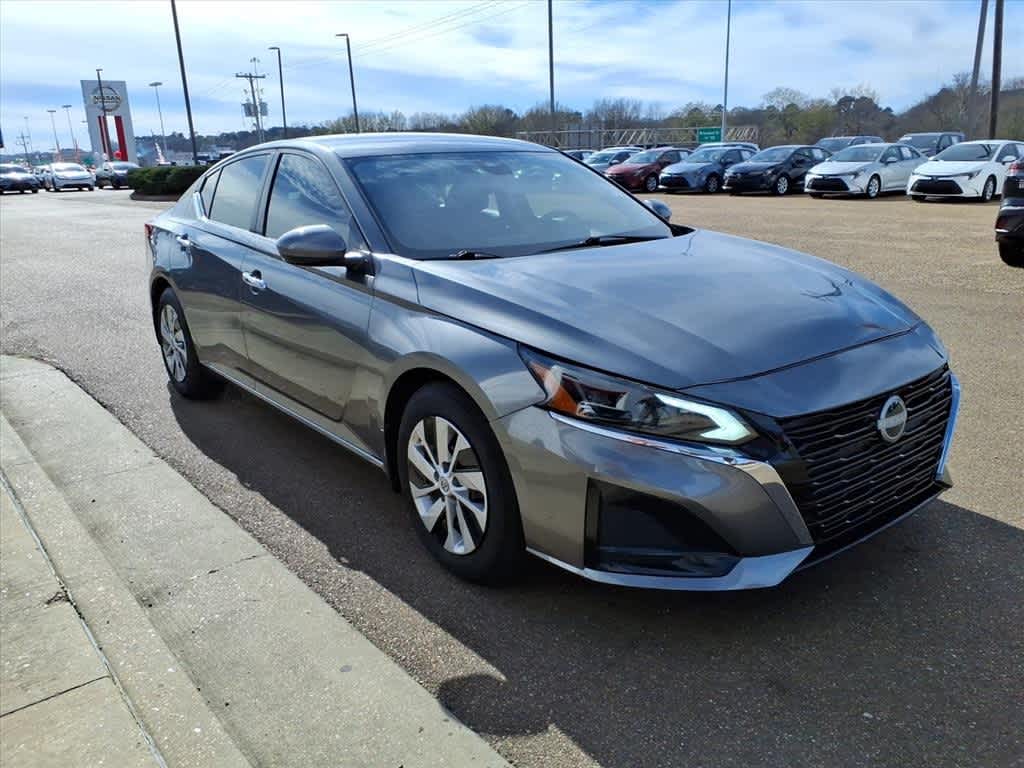 Thumbnail: 2023 Nissan Altima - 3