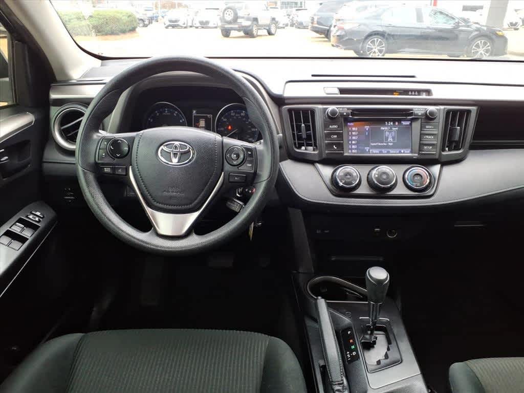 Thumbnail: 2018 Toyota RAV4 - 9