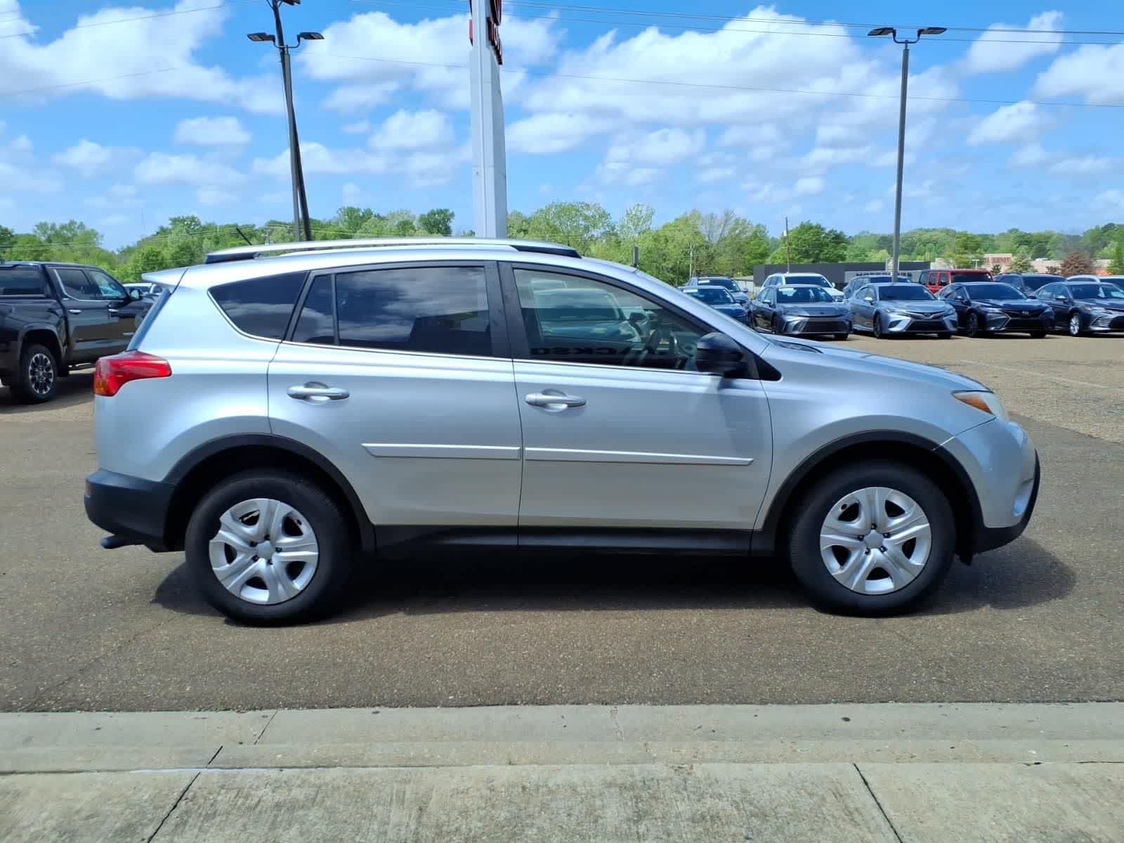 Thumbnail: 2015 Toyota RAV4 - 4