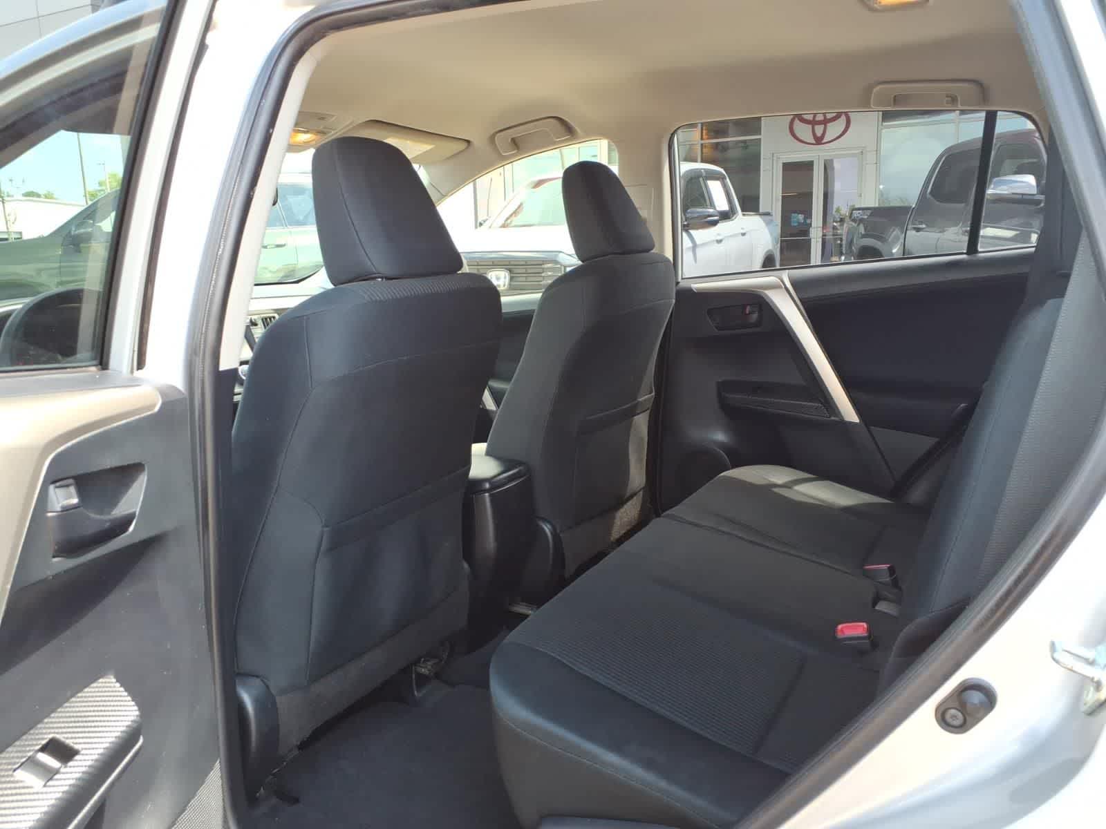 Thumbnail: 2015 Toyota RAV4 - 29