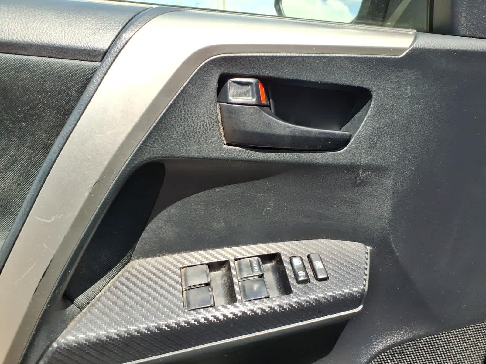 Thumbnail: 2015 Toyota RAV4 - 12