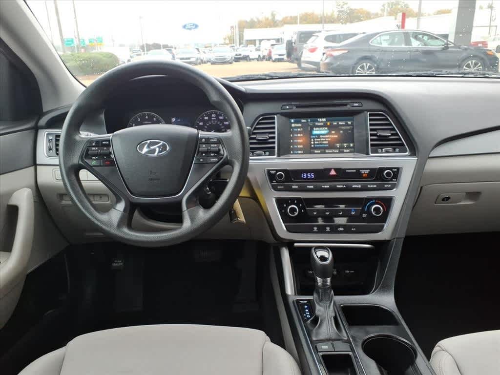 Thumbnail: 2016 Hyundai Sonata - 9