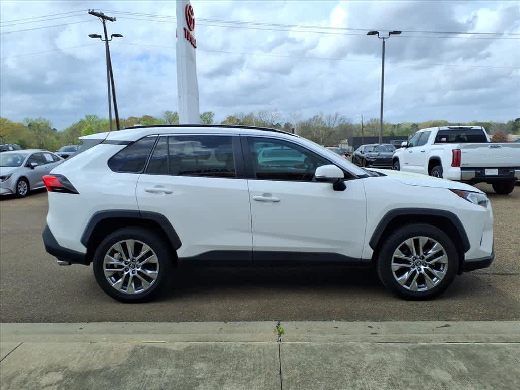 Thumbnail: 2019 Toyota RAV4 - 4