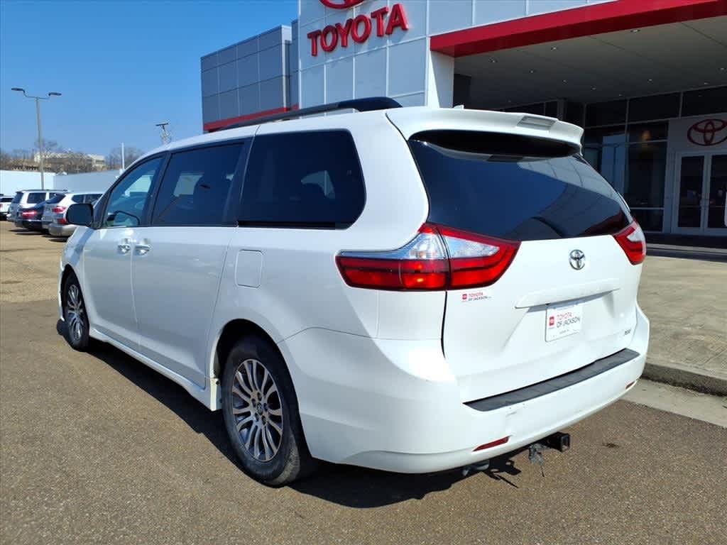 Thumbnail: 2019 Toyota Sienna - 7