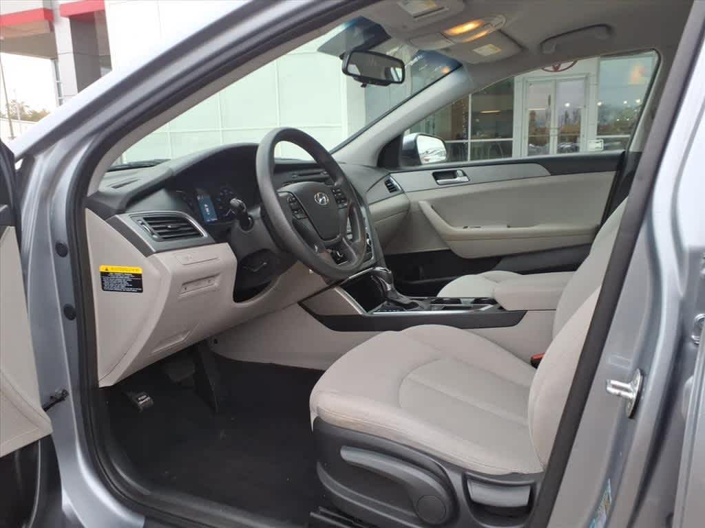 Thumbnail: 2016 Hyundai Sonata - 26