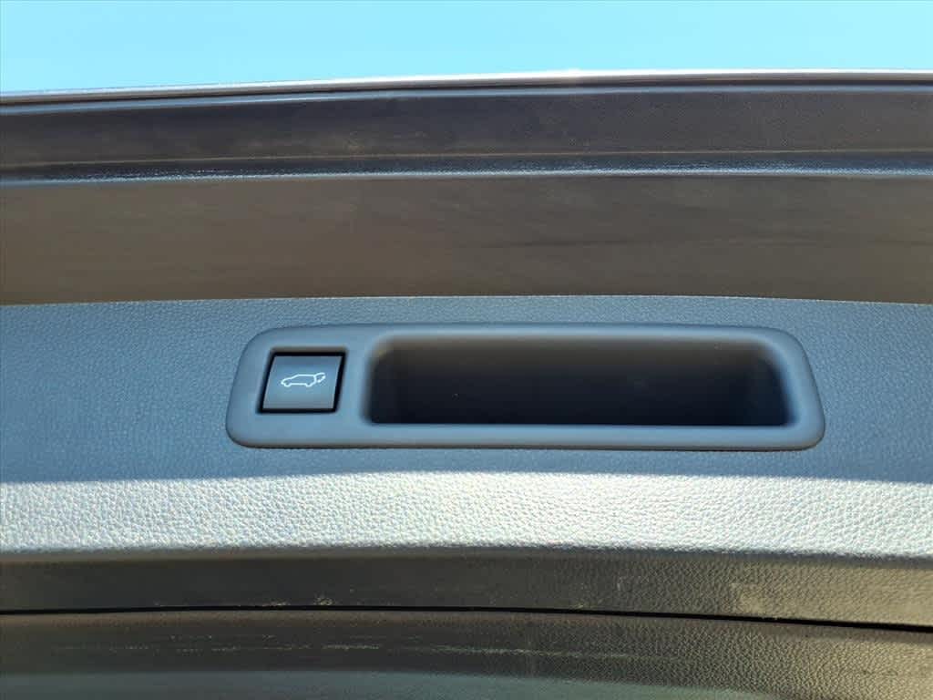 Thumbnail: 2021 Toyota Highlander - 9