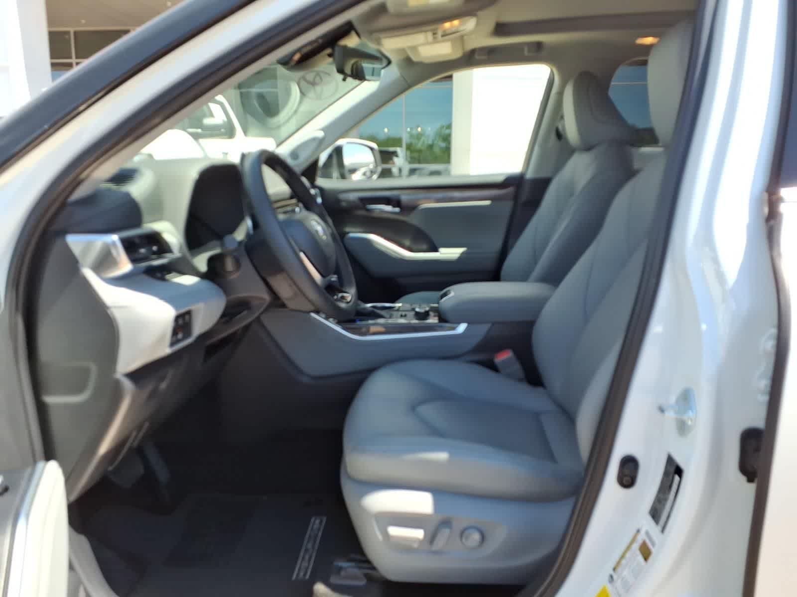 Thumbnail: 2026 Toyota Highlander - 24