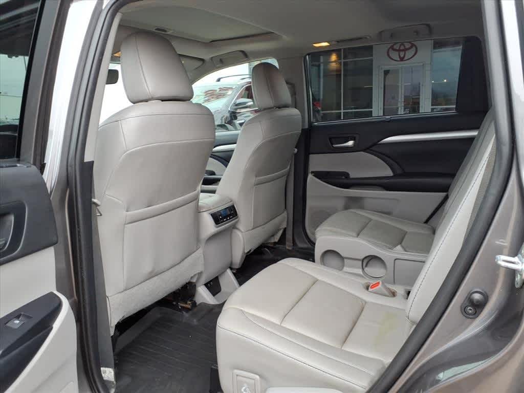 Thumbnail: 2019 Toyota Highlander - 30