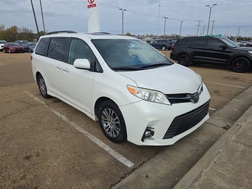 Thumbnail: 2019 Toyota Sienna - 2