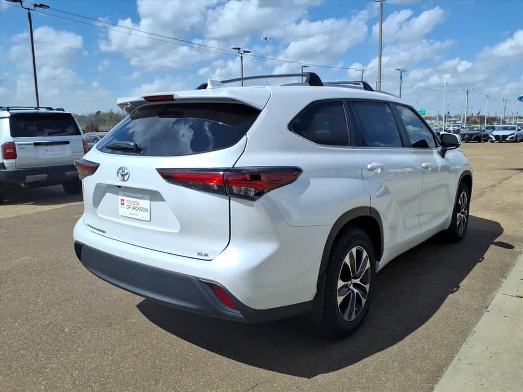 Thumbnail: 2024 Toyota Highlander - 5