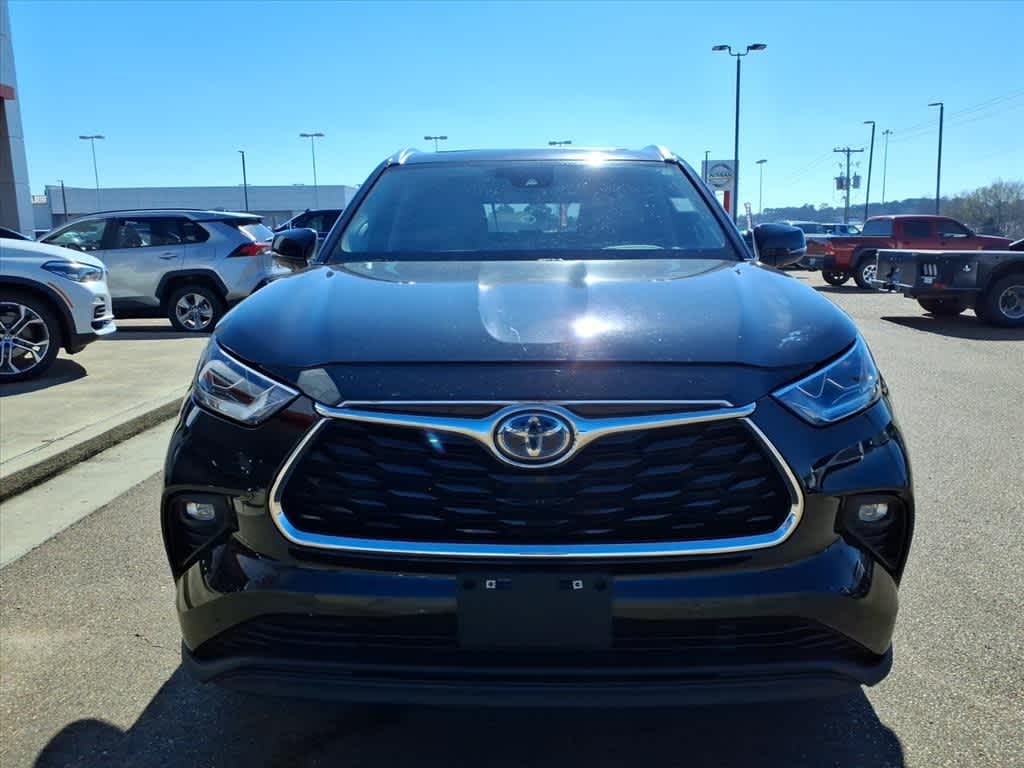 Thumbnail: 2020 Toyota Highlander - 2
