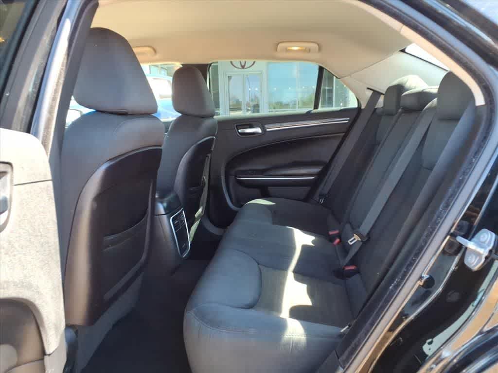 Thumbnail: 2019 Chrysler 300 - 27