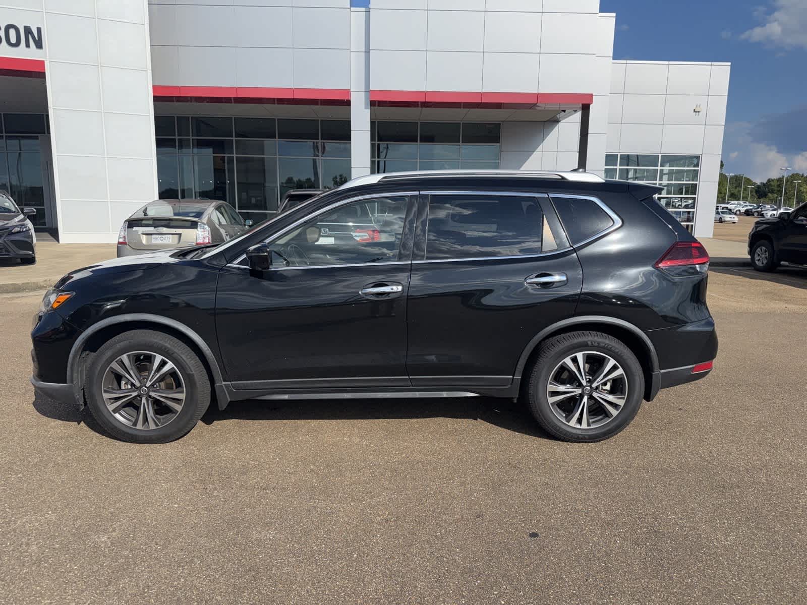Thumbnail: 2019 Nissan Rogue - 1