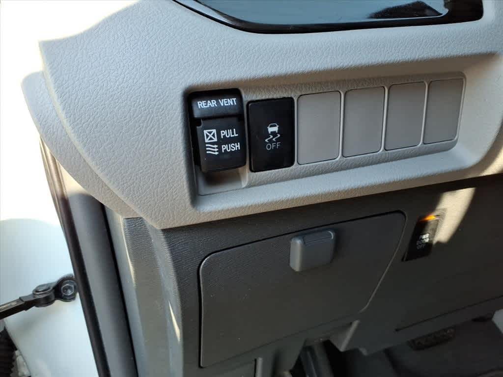 Thumbnail: 2019 Toyota Sienna - 14