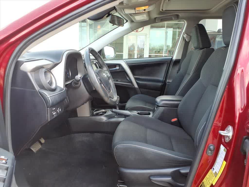 Thumbnail: 2018 Toyota RAV4 - 24