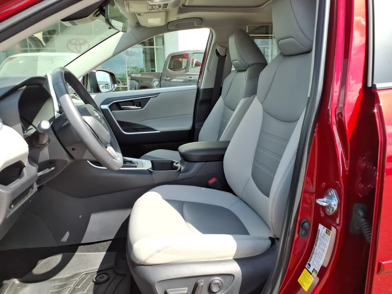 Thumbnail: 2025 Toyota RAV4 - 26