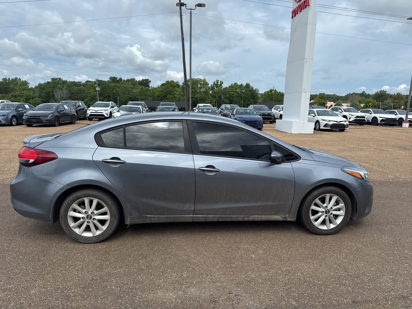 Thumbnail: 2017 Kia Forte - 3