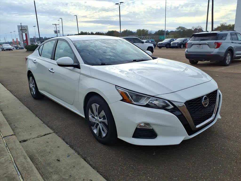 Thumbnail: 2020 Nissan Altima - 3