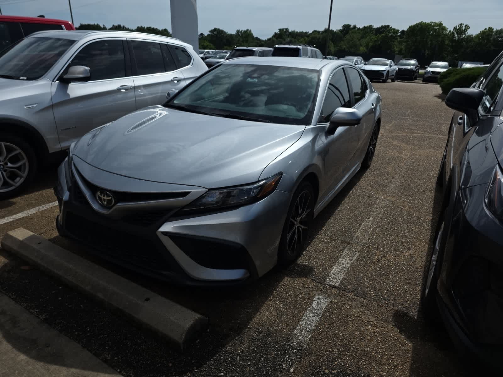 2021 Toyota Camry SE Hero Image