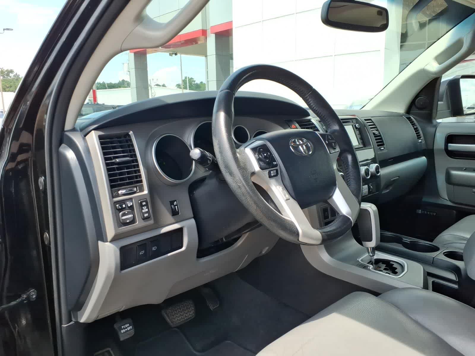Thumbnail: 2014 Toyota Sequoia - 10