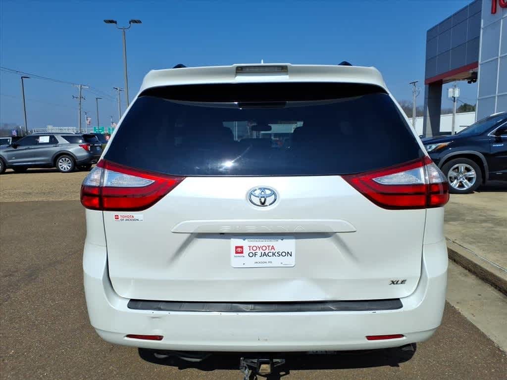 Thumbnail: 2019 Toyota Sienna - 6