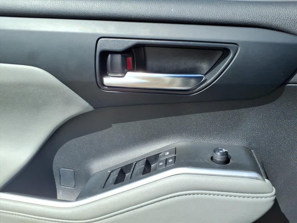 Thumbnail: 2024 Toyota Highlander - 13