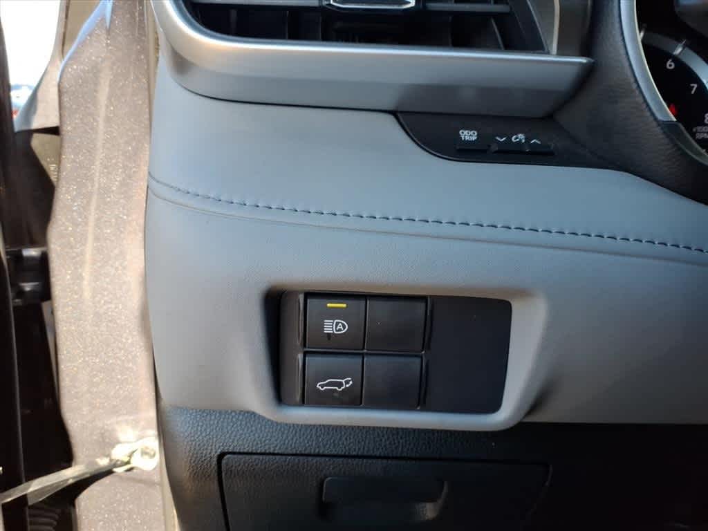 Thumbnail: 2021 Toyota Highlander - 14