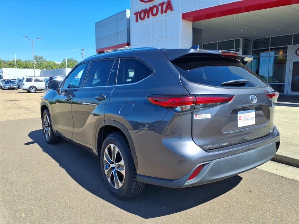 Thumbnail: 2021 Toyota Highlander - 7