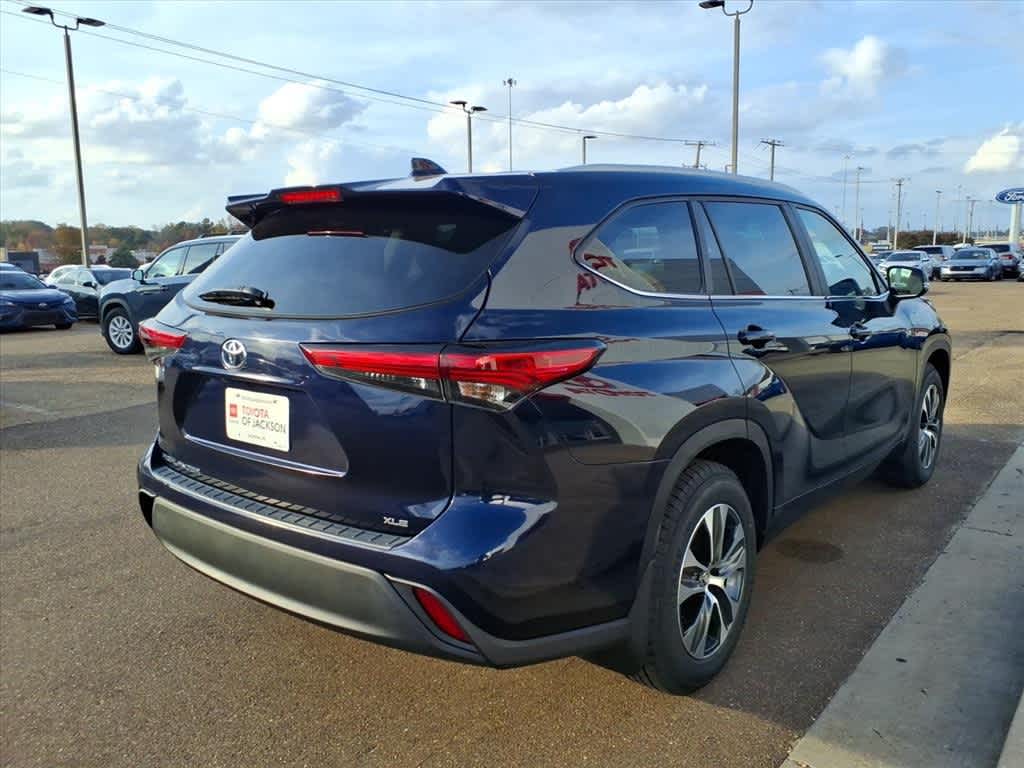 Thumbnail: 2023 Toyota Highlander - 5