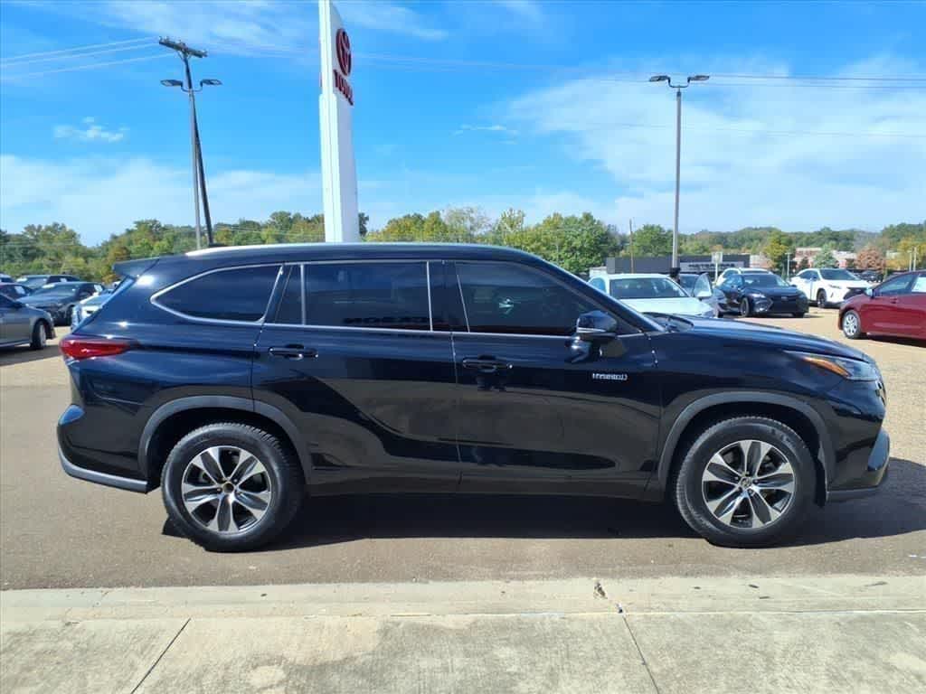 Thumbnail: 2020 Toyota Highlander - 4