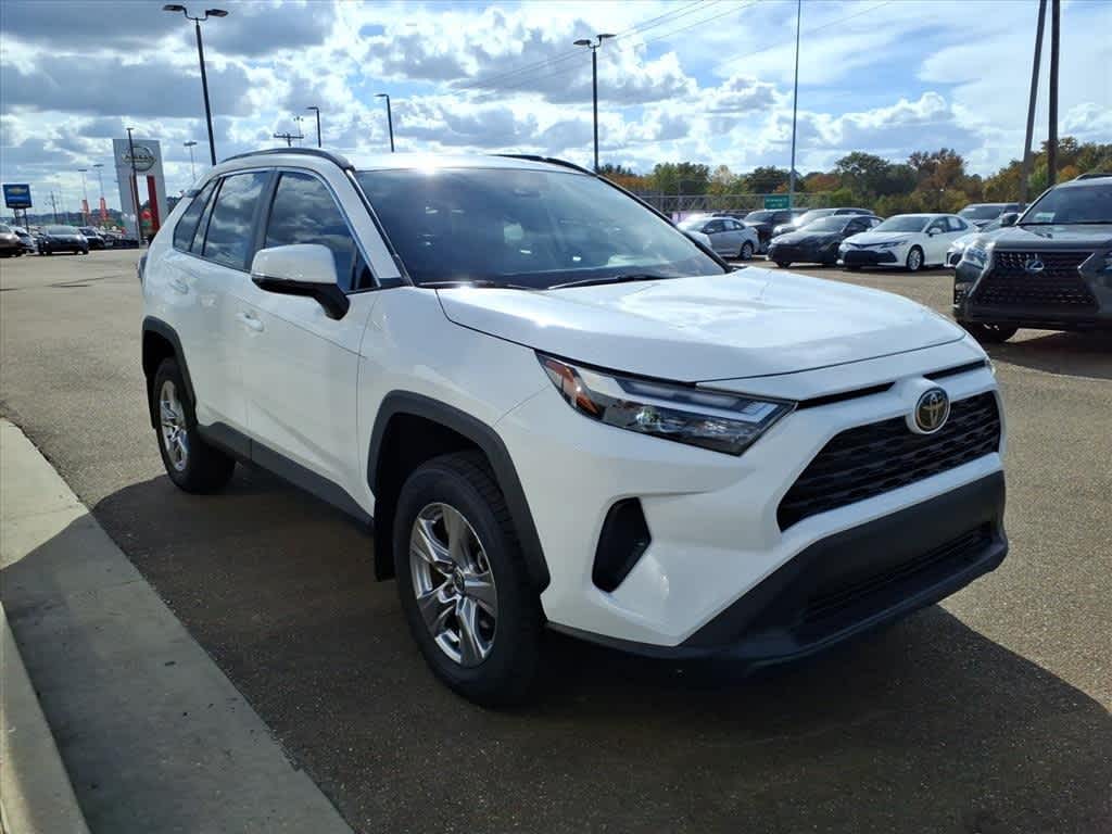 Thumbnail: 2022 Toyota RAV4 - 3