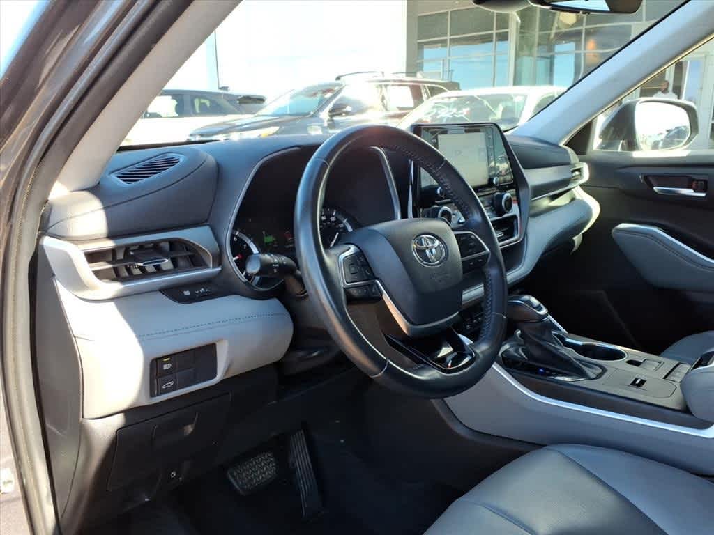 Thumbnail: 2021 Toyota Highlander - 11