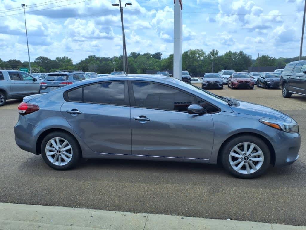 Thumbnail: 2017 Kia Forte - 4