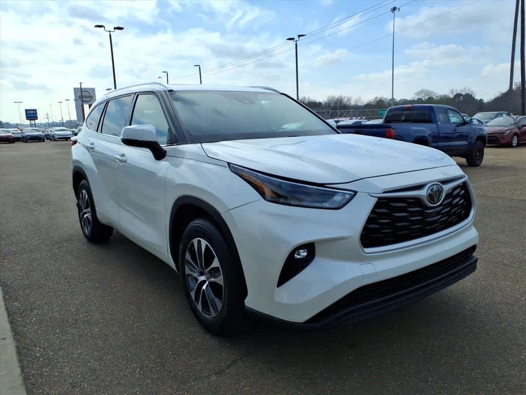 Thumbnail: 2021 Toyota Highlander - 3