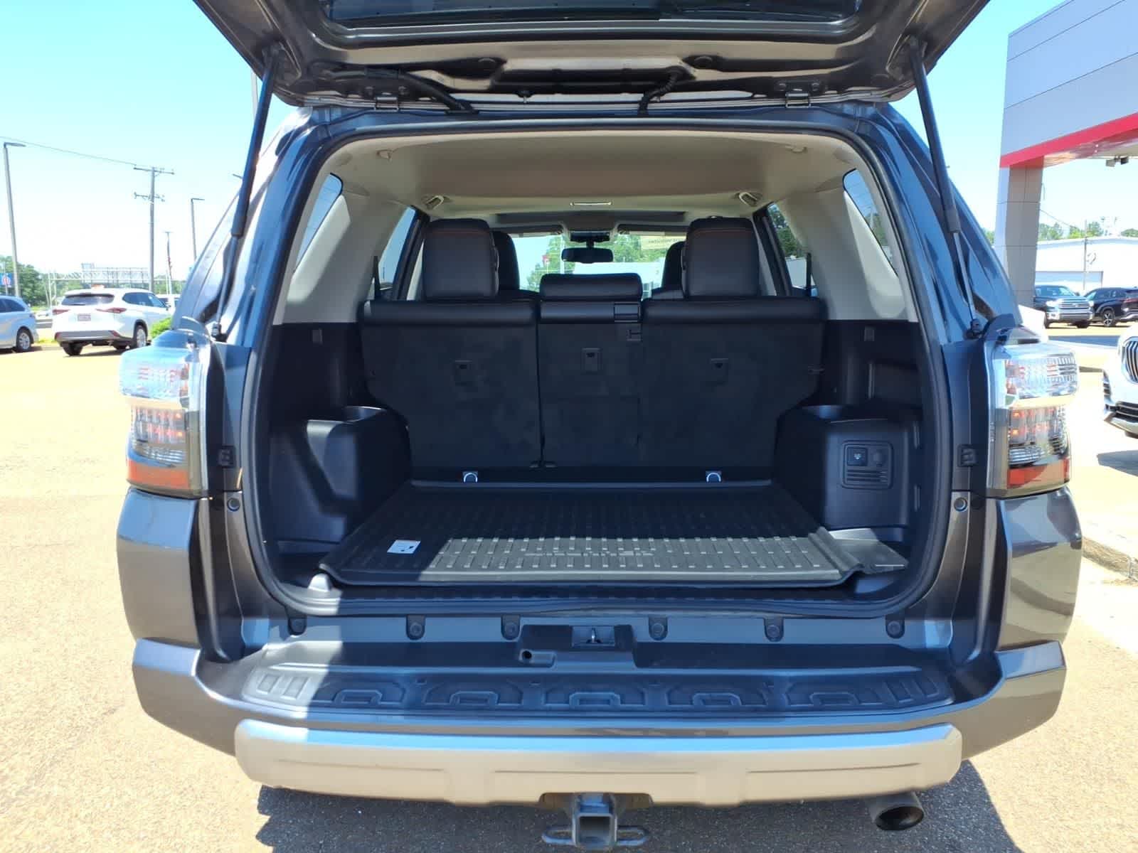Thumbnail: 2019 Toyota 4Runner - 9