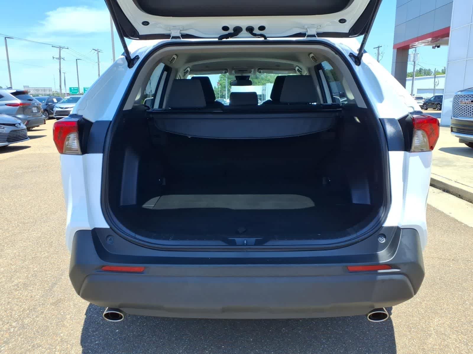 Thumbnail: 2025 Toyota RAV4 - 8