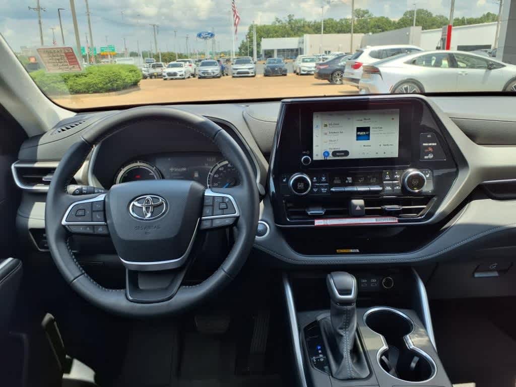 Thumbnail: 2025 Toyota Highlander - 10