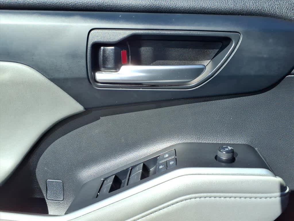 Thumbnail: 2021 Toyota Highlander - 13