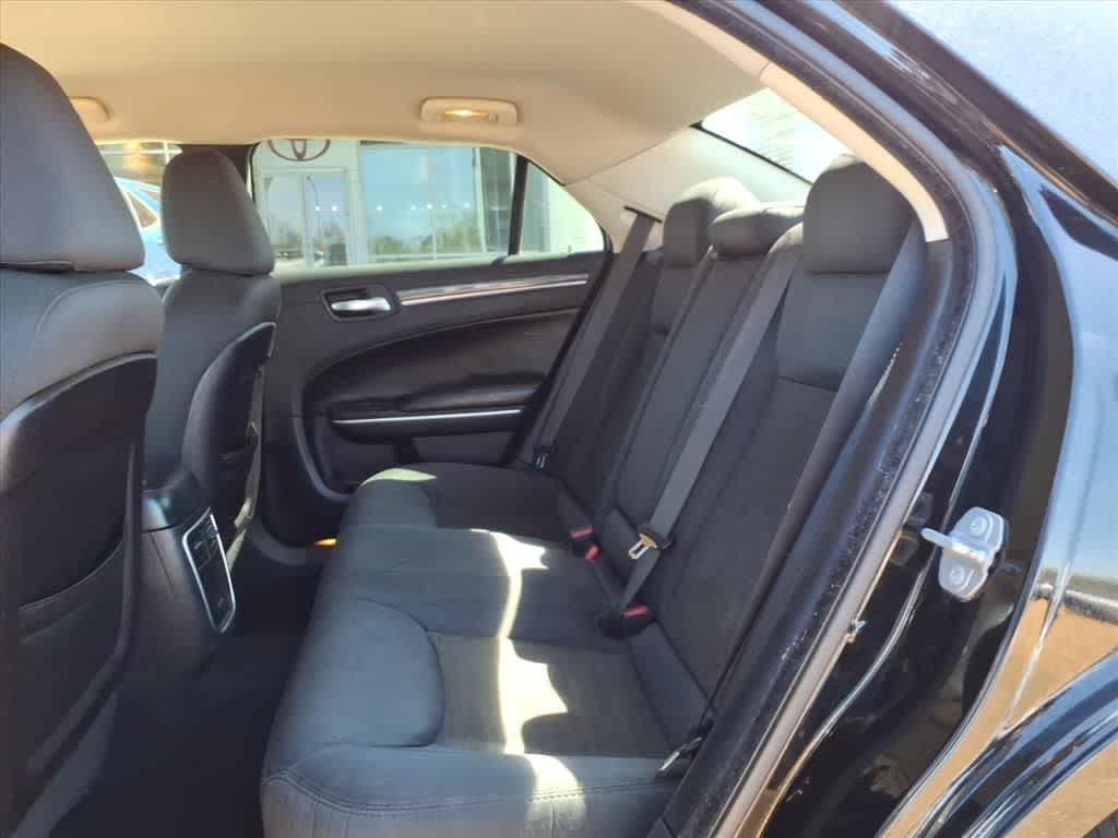 Thumbnail: 2019 Chrysler 300 - 28