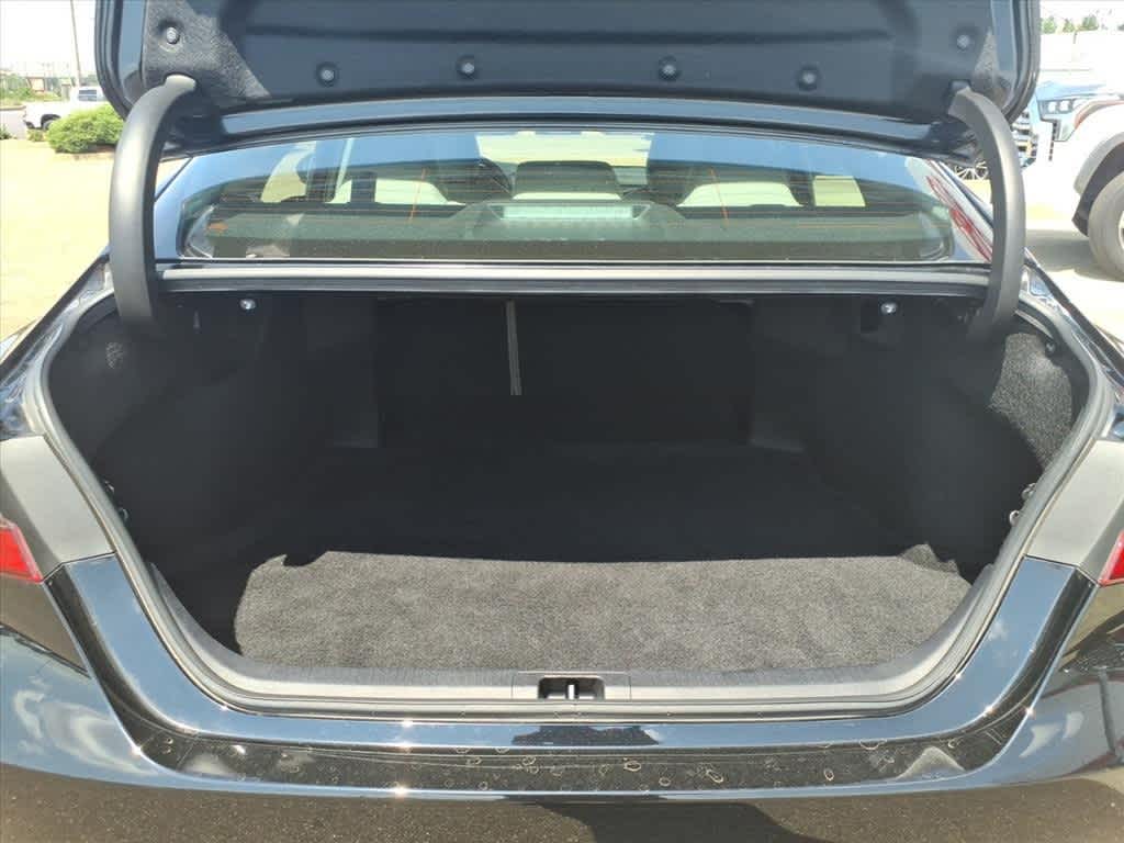 Thumbnail: 2023 Toyota Camry - 8