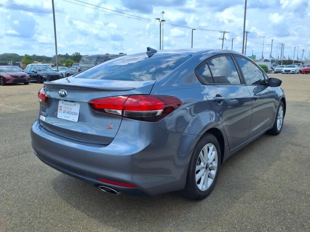 Thumbnail: 2017 Kia Forte - 5