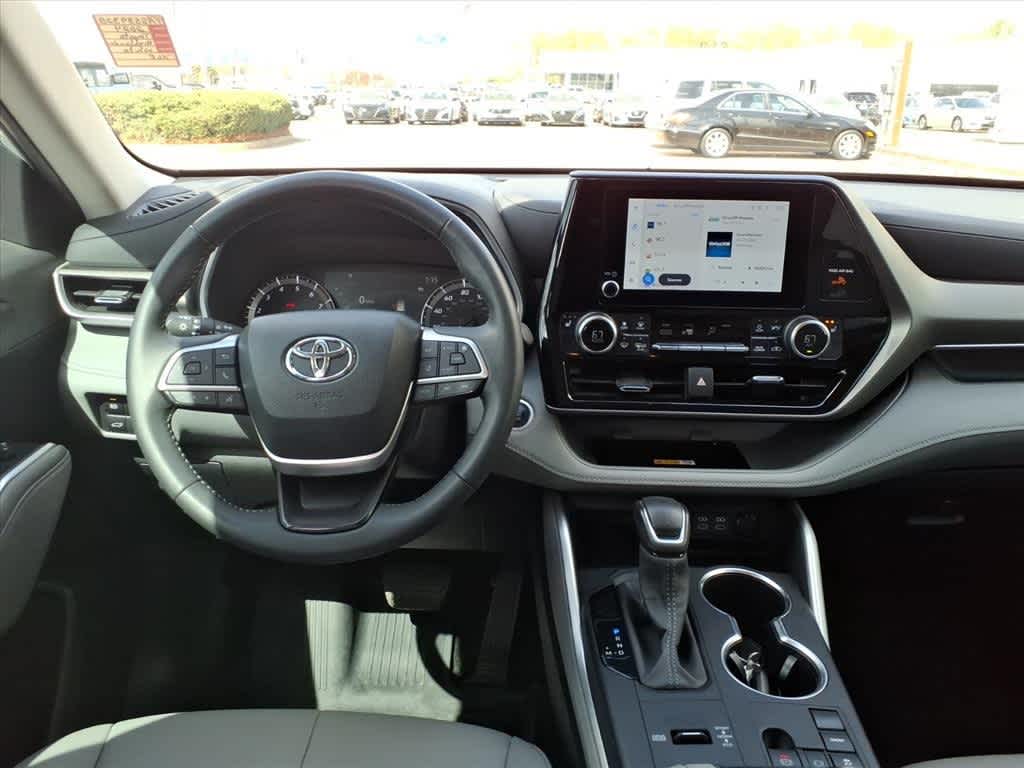 Thumbnail: 2024 Toyota Highlander - 10