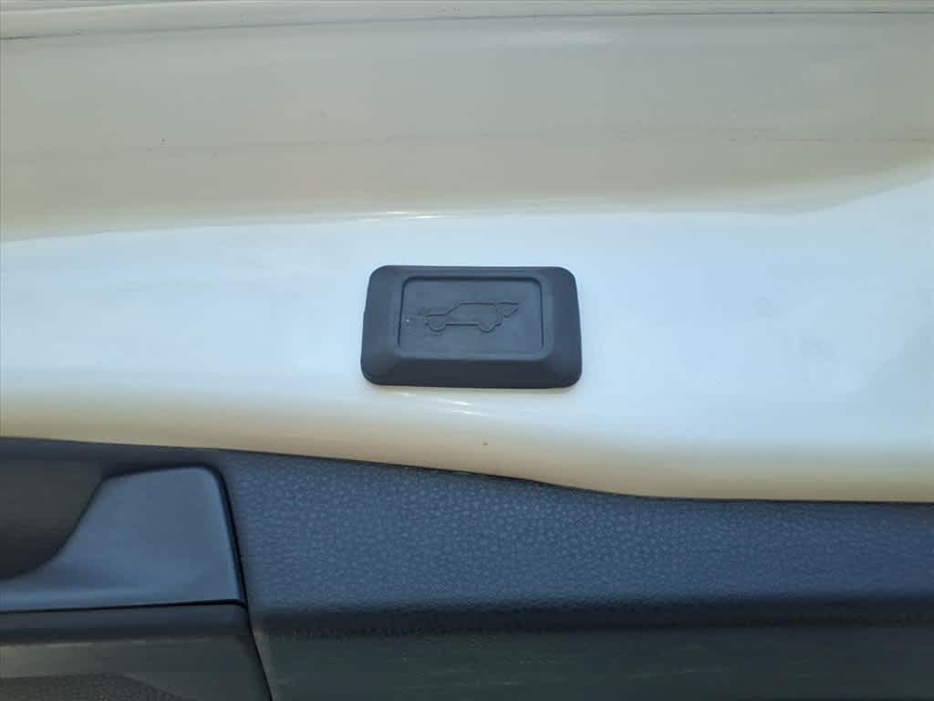 Thumbnail: 2022 Toyota RAV4 - 9